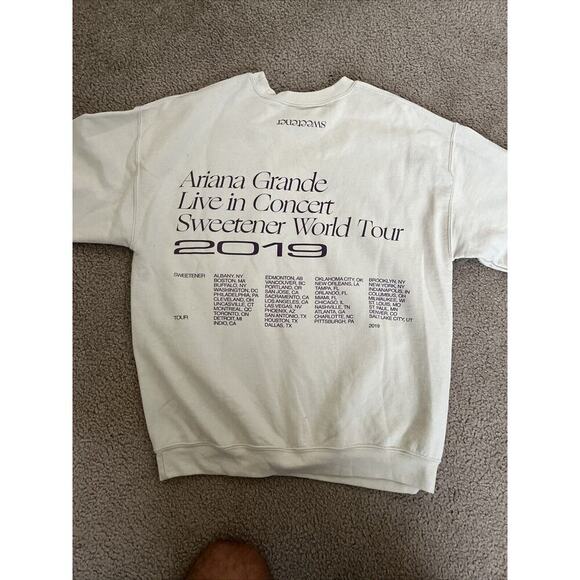 Ariana Grande Live In Concert Sweetener Tour 2019 Sweatshirt Size L. Perfect! - Picture 4 of 5